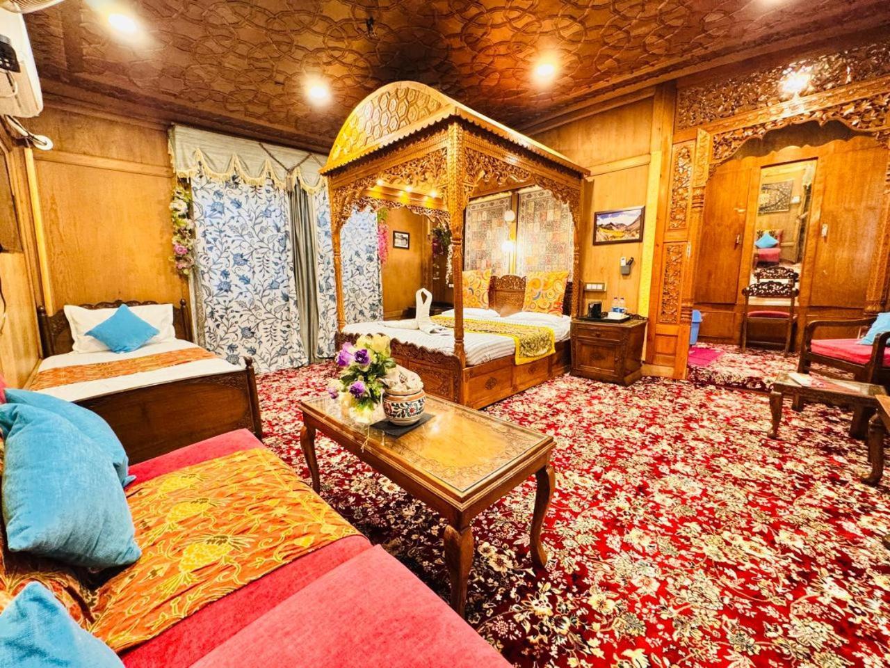 Hotel Crown Of India Group Of Houseboats Srīnagar Exterior foto