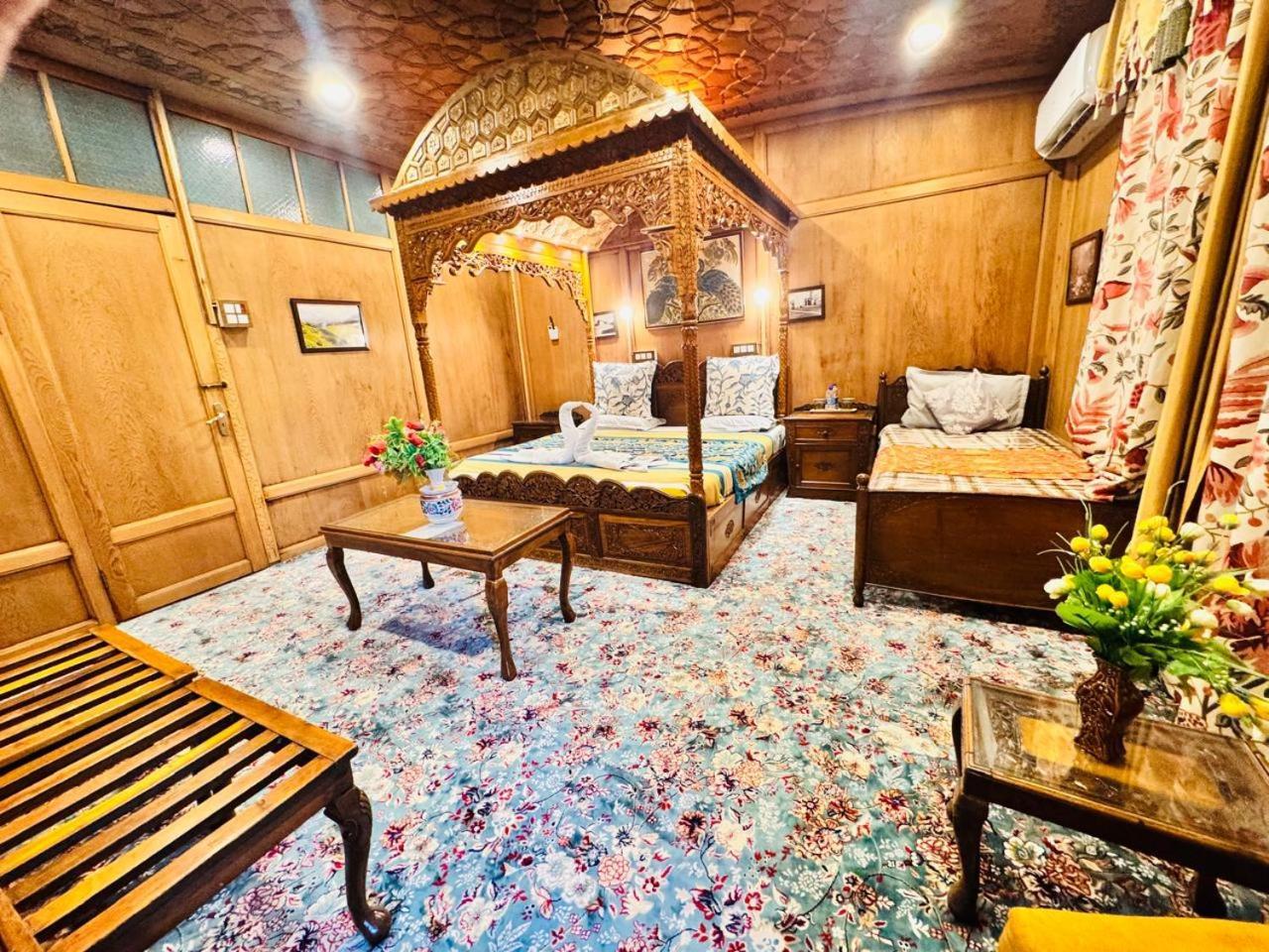 Hotel Crown Of India Group Of Houseboats Srīnagar Exterior foto